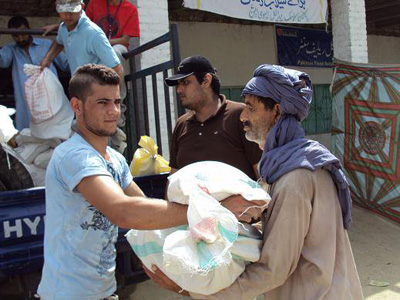 Yes  Alumnus  Samiullah  Beg '09 Helps To Distribute Relief Packages To Flood Victims